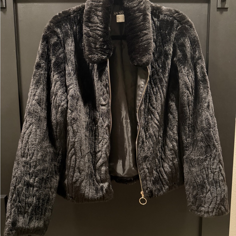 VENUS Black Faux Fur Jacket